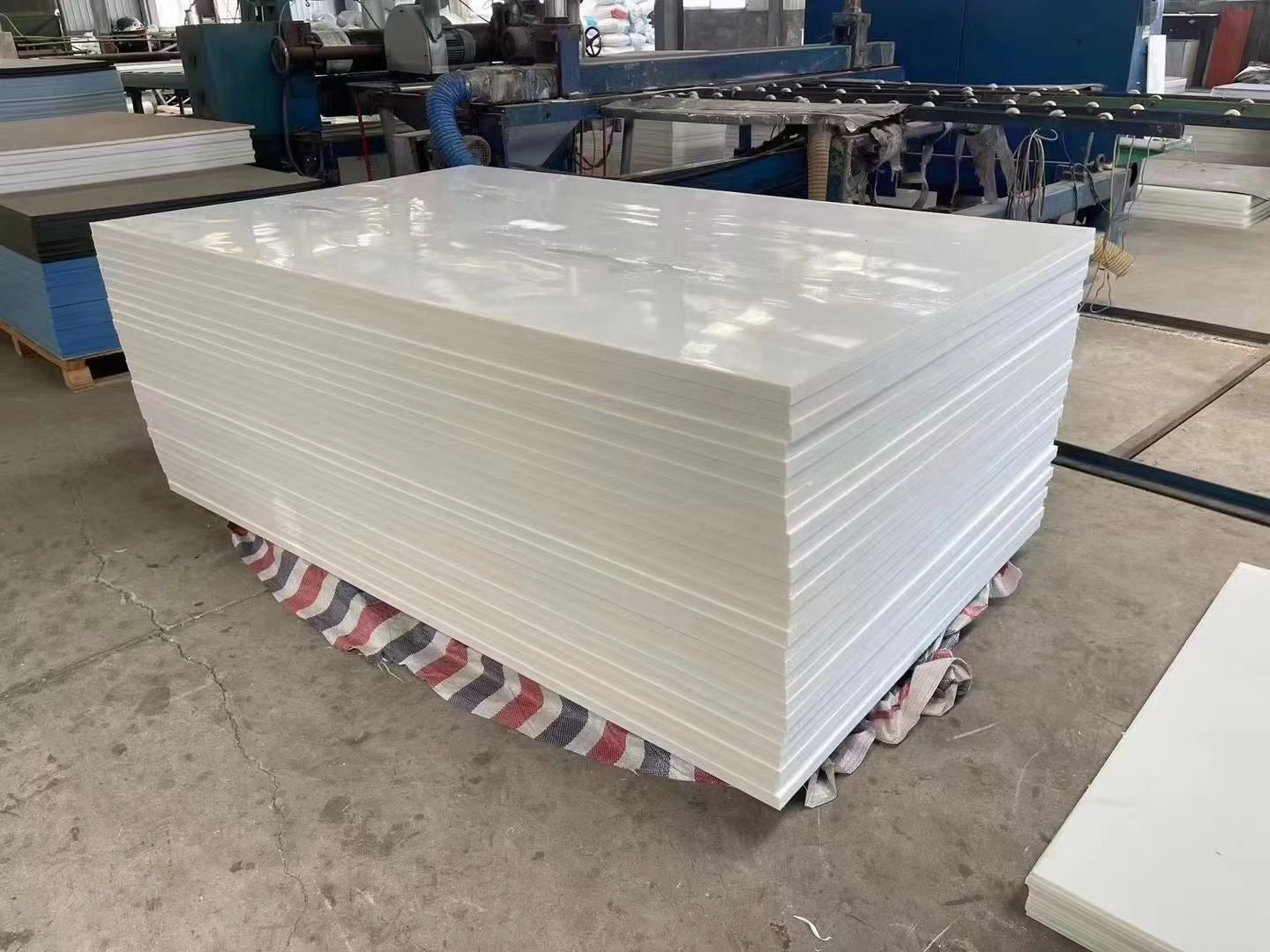 white UH-MWPE plastic sheets